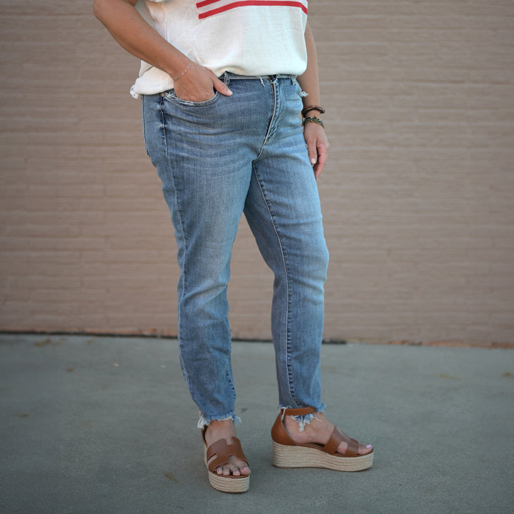 Curvy Frayed Hem Straight Leg Jeans